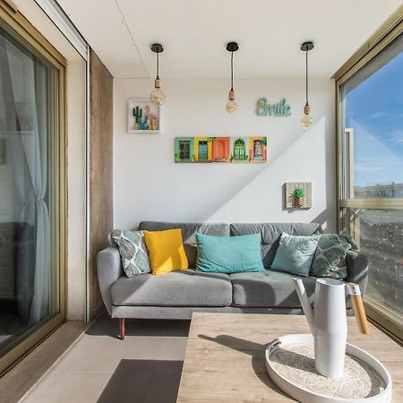 Lb Vacation Rentals I Admire Panoramic Ocean Views Through Walls Of Windows Cannes Buitenkant foto