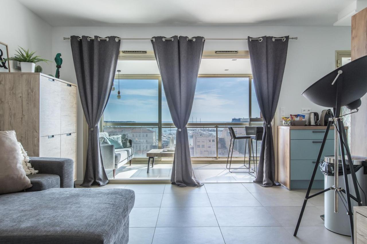 Lb Vacation Rentals I Admire Panoramic Ocean Views Through Walls Of Windows Cannes Buitenkant foto