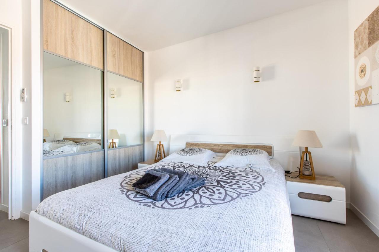 Lb Vacation Rentals I Admire Panoramic Ocean Views Through Walls Of Windows Cannes Buitenkant foto