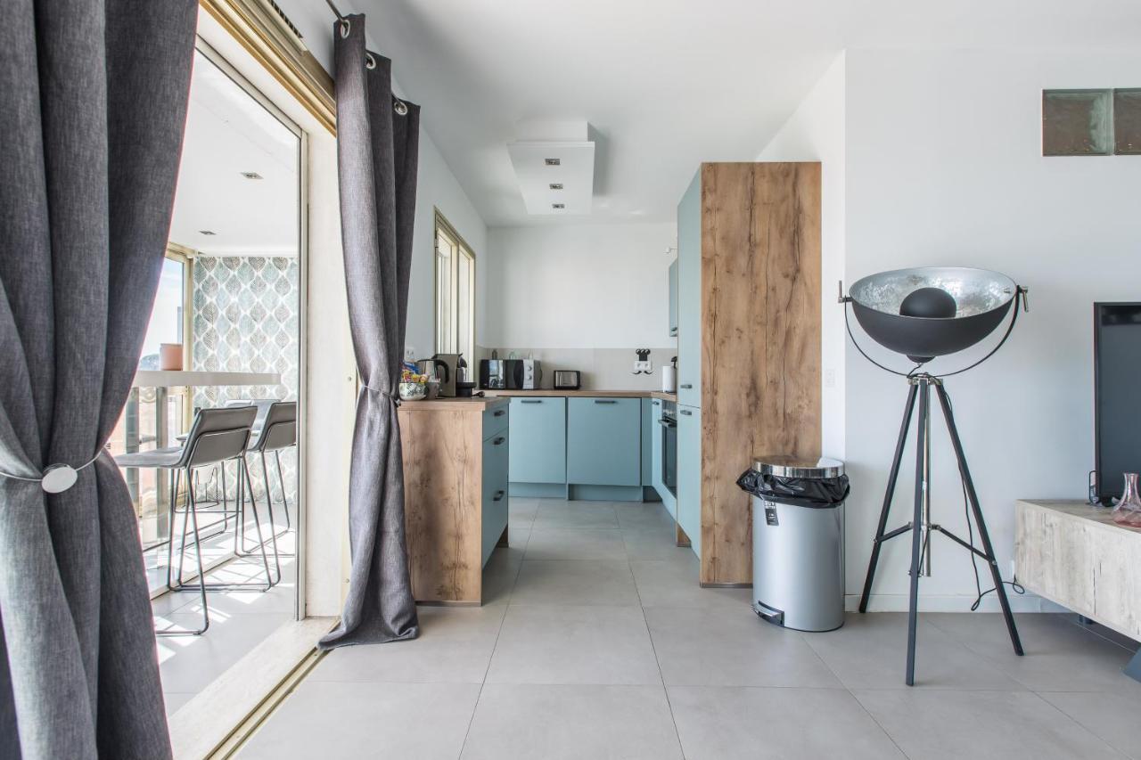 Lb Vacation Rentals I Admire Panoramic Ocean Views Through Walls Of Windows Cannes Buitenkant foto