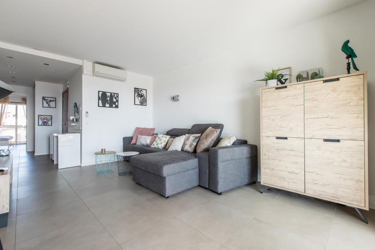 Lb Vacation Rentals I Admire Panoramic Ocean Views Through Walls Of Windows Cannes Buitenkant foto